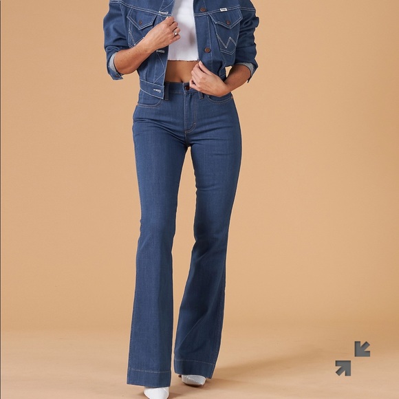 Wrangler EXAGGERATED BOOTCUT JEAN IN LOW DIP RINSE - Picture 5 of 11